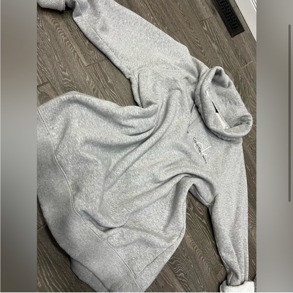 Calvin Klein Sweater - Picture 4 of 17